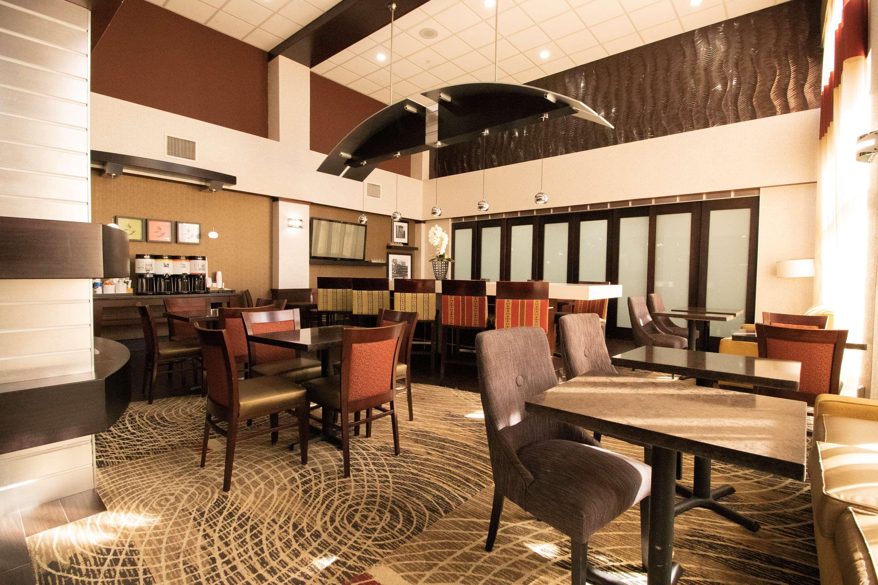La Quinta Inn & Suites by Wyndham Richmond-Sugarland | Richmond, TX Hotels